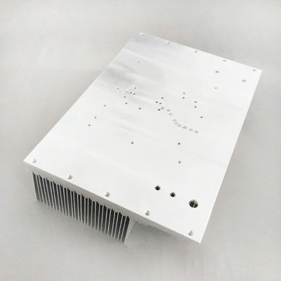 Il rettangolo elettronico legato del dissipatore di calore dell'aletta modella il materiale di alluminio